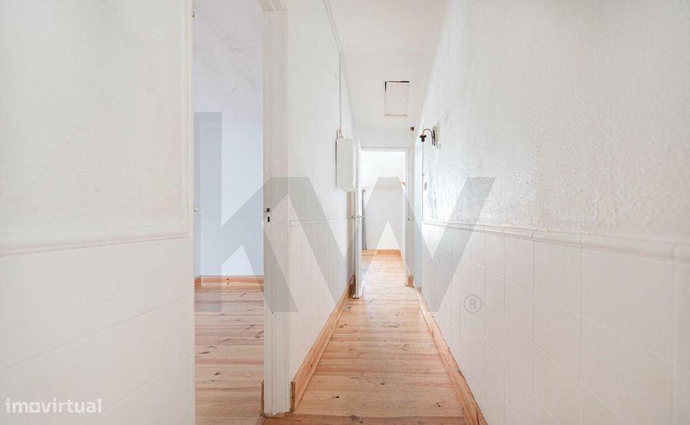 Apartamento T2 * Bairro de Inglaterra * Varanda c/ Vista de Cidade