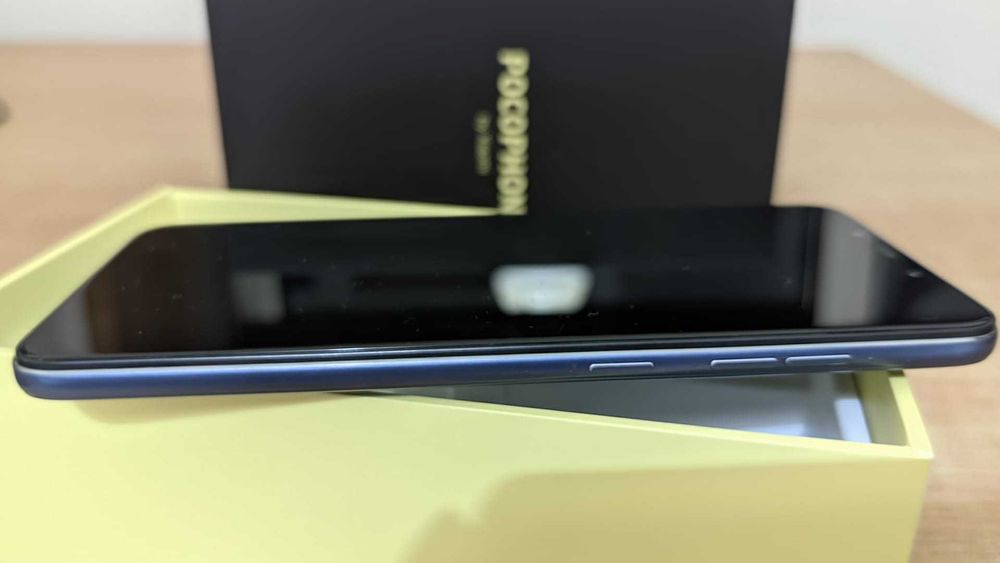 Pocophone F1 em bom estado