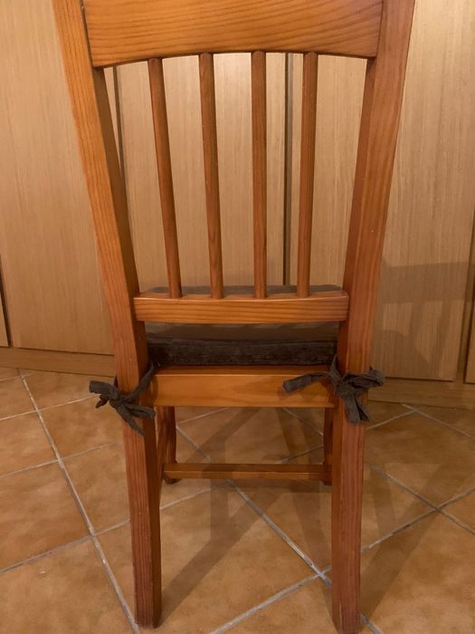 Cadeiras de madeira