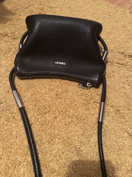 Mała torebka crossbody DKNY stan bdb