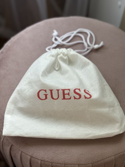 Worek przeciwkurzowy Guess na torebkę lub bieliznę