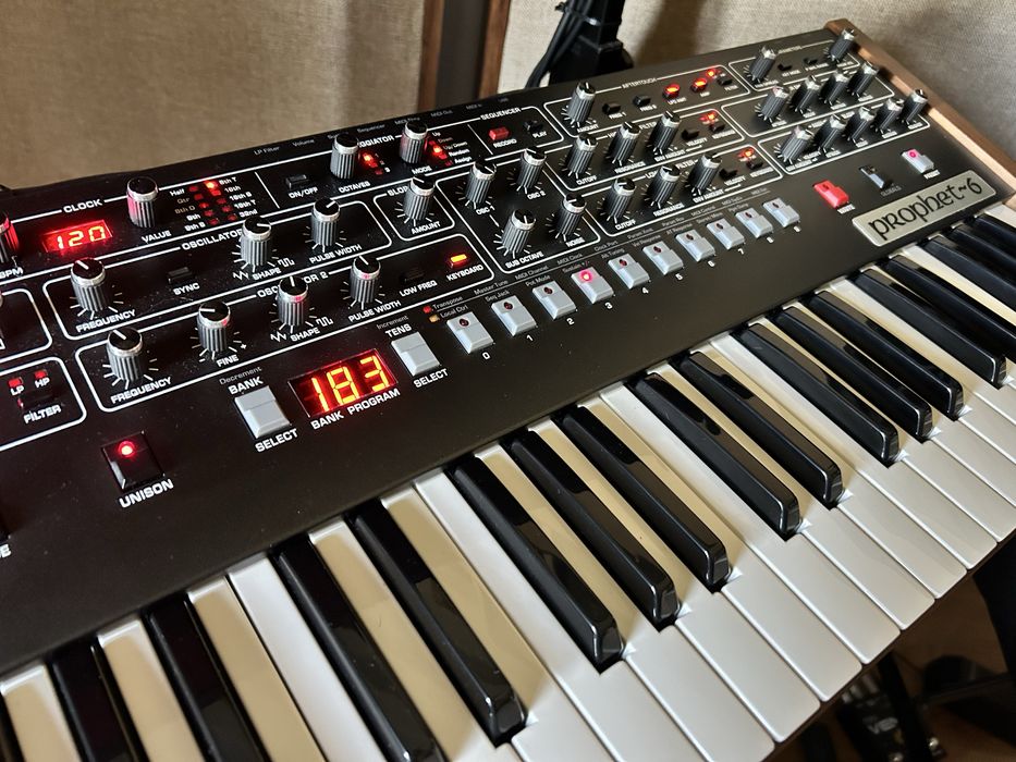 Sequential Prophet 6 - excelente estado