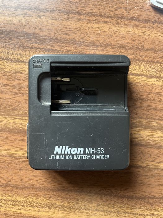 Carregador Nikon MH-53 com bateria li-ion 680mAh