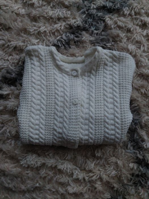 Biały dziecięcy sweter