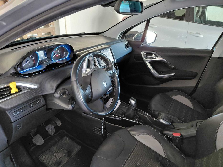 Peugeot - 2008  1.2 Puretech Allure