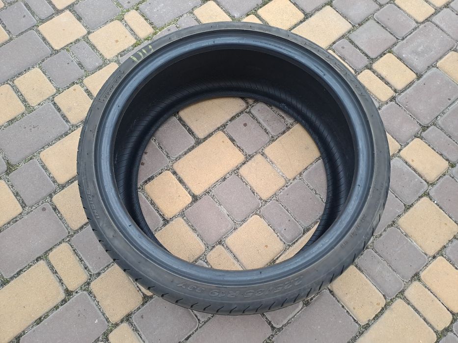 Продаю Шини 225/35 R19