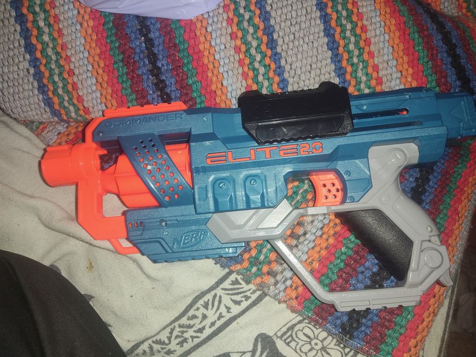 Nerf nova muito pouco usada