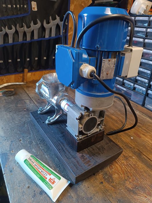 Maszynka do mięsa Alfa 12 z napędem 230V