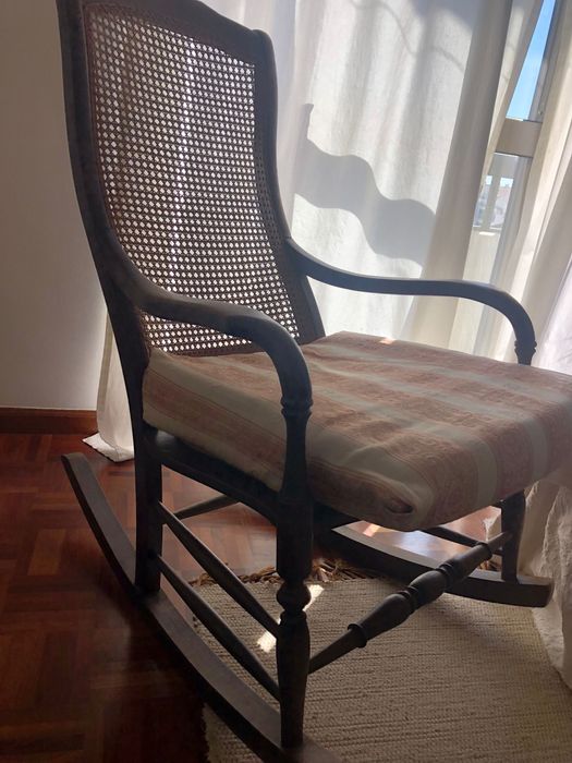 Cadeira de Baloiço com costas em palhinha