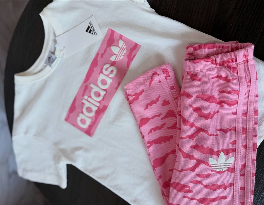 Костюм Adidas дівчинка футболка + лосіни  рожевий камуфляж розмір 104 110 116 122 128 новий