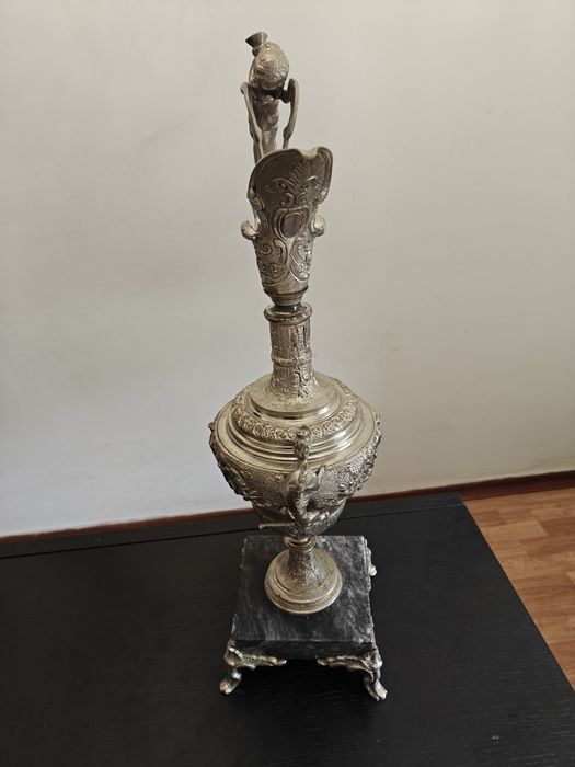 Jarra em bronze em excelente estado