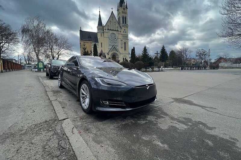Tesla Model S 2018