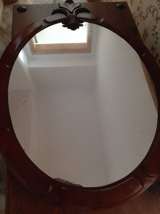Vintage: Espelho Ovalado com entalhe de madeira
