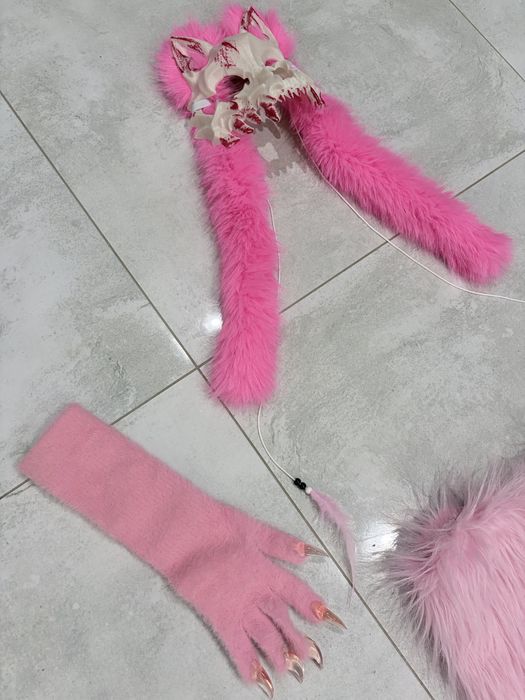 Strój różowego Wilkołaka, maska Wilka