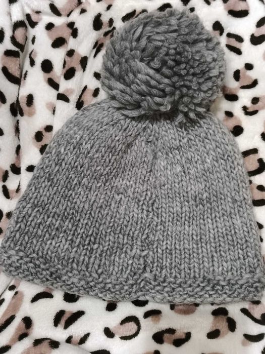 Dwie ciepłe czapki zimowe, wełna, pompon, ażur