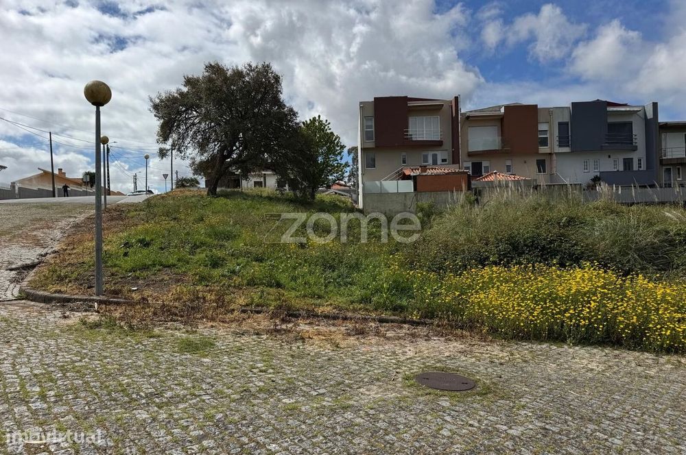 Lote de terreno, para construção de moradia, em Santa Maria de Lamas