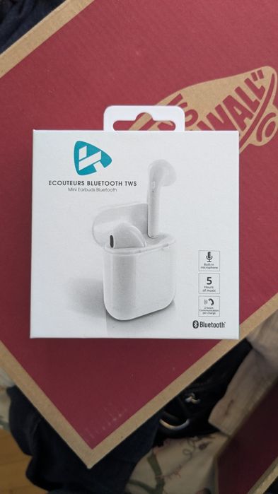 Bluetooth earbuds