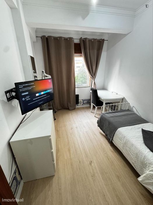 Quarto - localizado em Amadora Lisbon