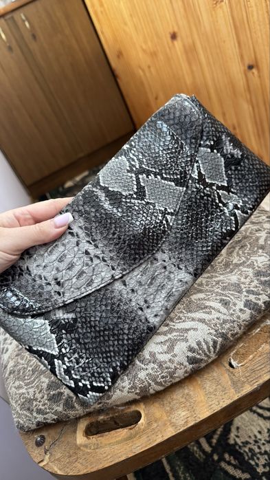 Продам сумку клатч