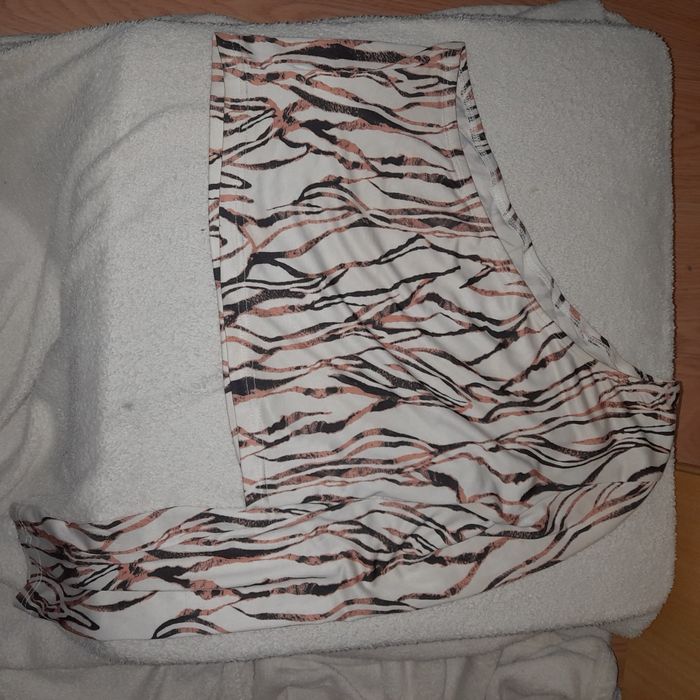 Top curto com uma manga