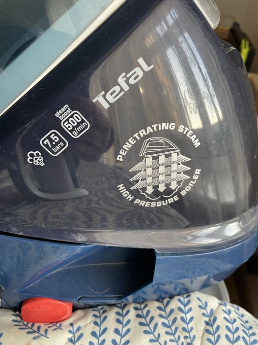 Праска з парогенератором tefal GV9080 на деталі