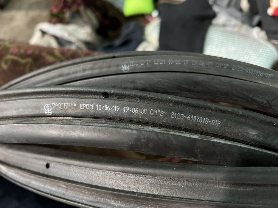 Ущільнювач дверей БРТ нива шевроле 2123-6107018