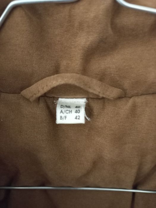 Casaco com capuz cor de mel