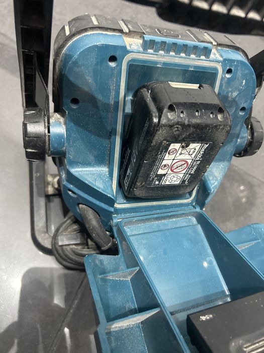 Makita lampa  DML 805 z bateria w ladnym stanie