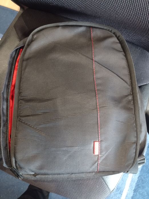 Camara Canon 7D Mark II com lente 18-135mm.