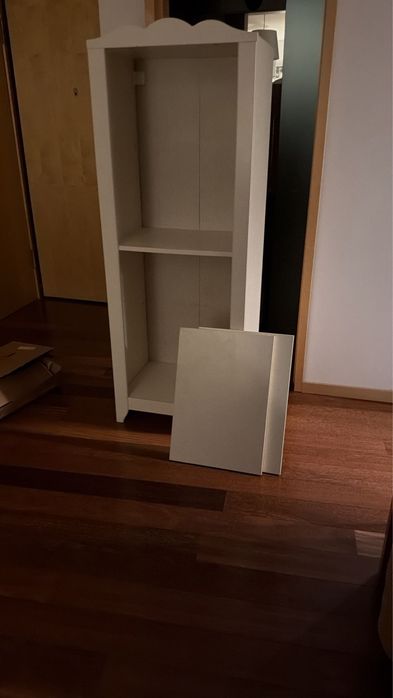 Móvel Ikea com prateleiras