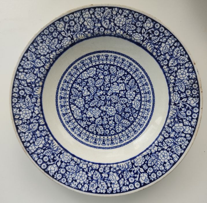 Prato em cerâmica da Brown, Westhead, Moore & Co (B.W.M&Co), 1862/1904