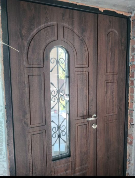 Продам вхідні двері в будинок