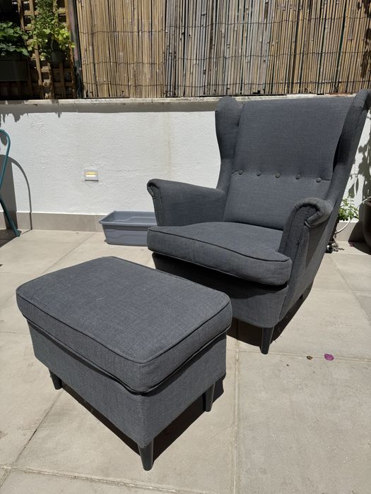 Poltrona IKEA STRANDMON + repousa-pés