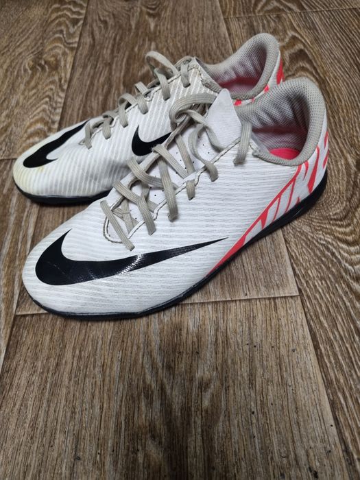 Футбольне взуття оригінальні сороконіжки Adidas Nike вибір