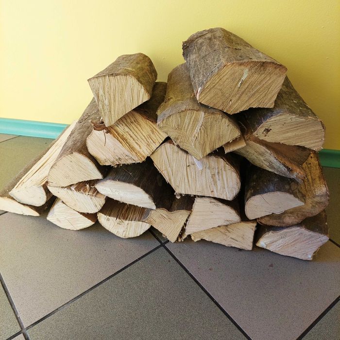 drewno kominkowe dąb grab suche sezonowane pod dachem