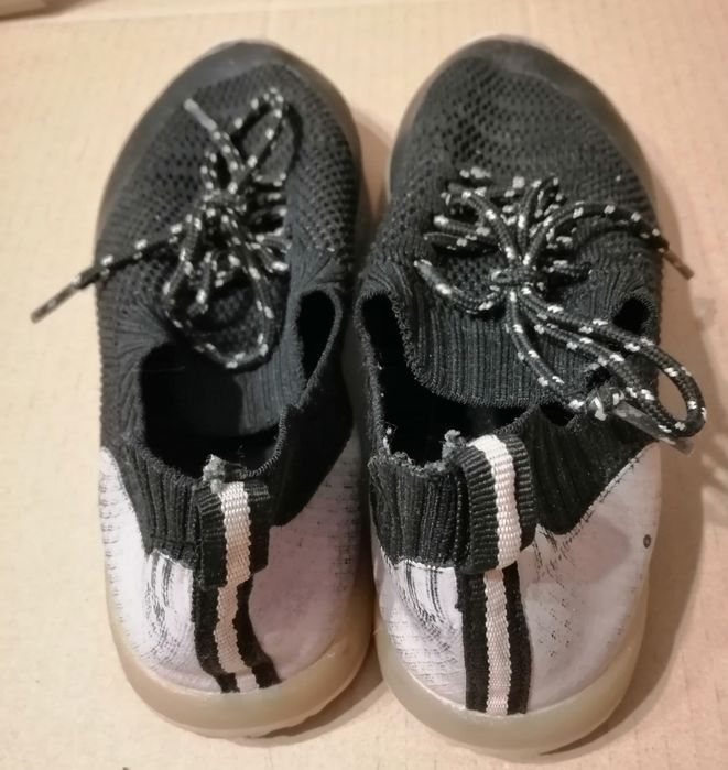 Buty materiałowe 32