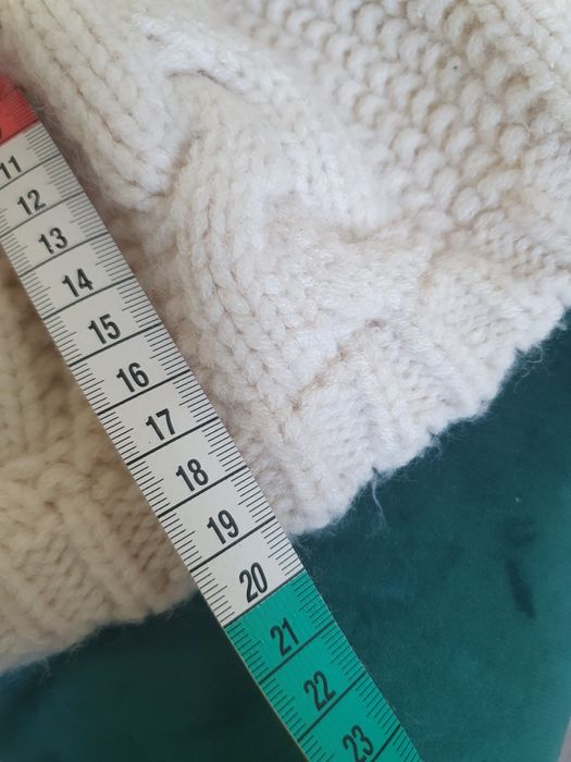 Kremowa ciepła czapka zimowa