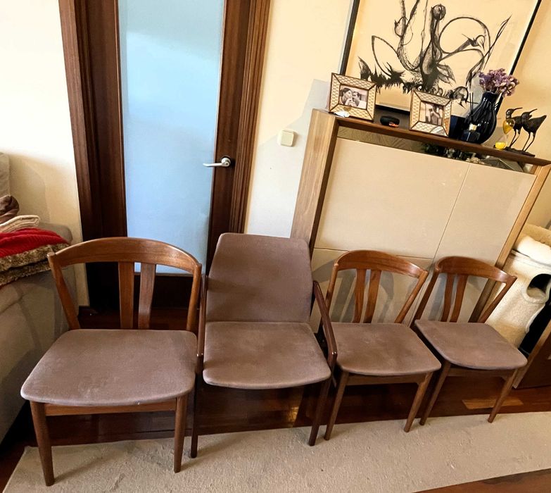 Cadeiras em teca, dinamarquesas, 250€ cada