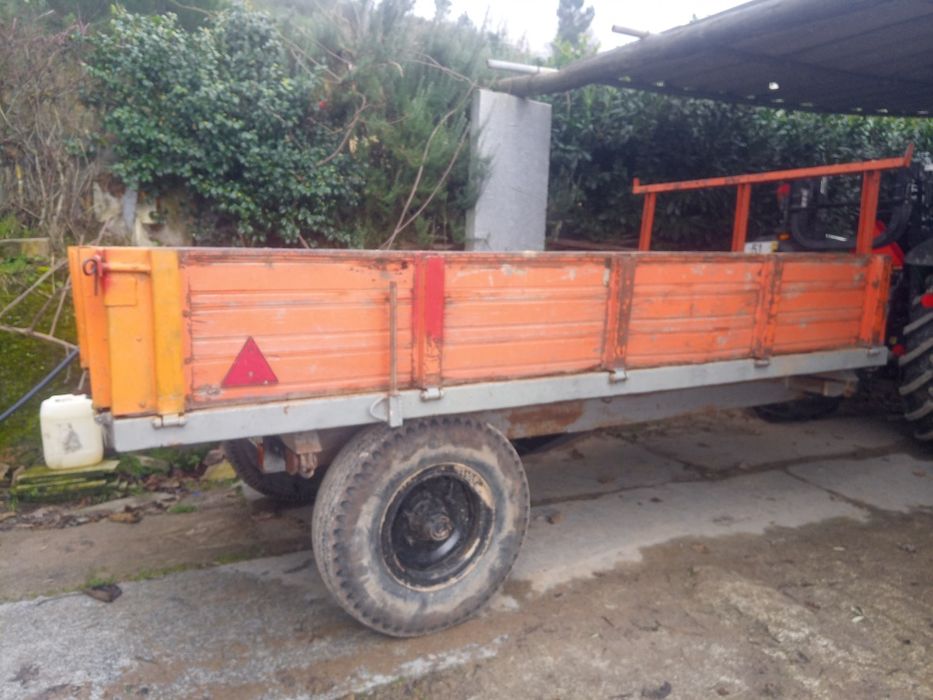 Vendo reboque marca Venâncio 5000kg