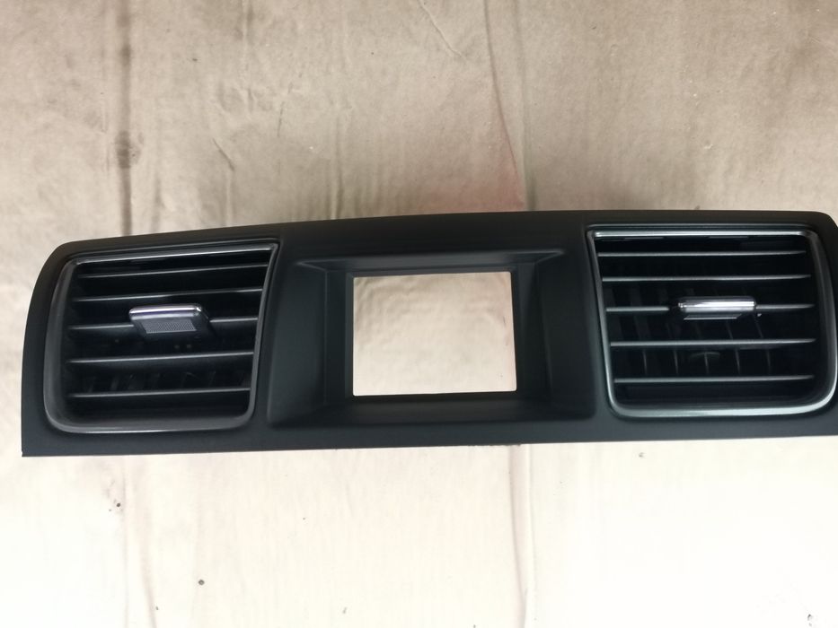 Продам для Highlander 2008-2013 дифлектор хром