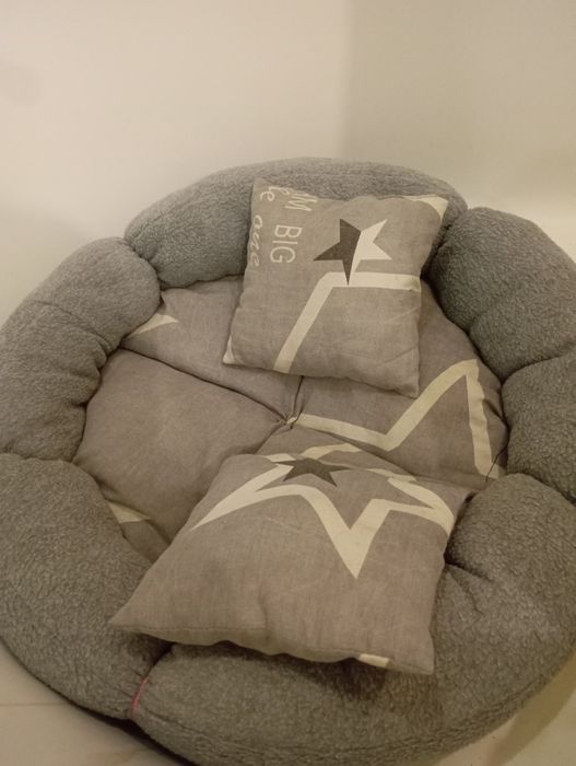 Лежанка для котиків чи собачок