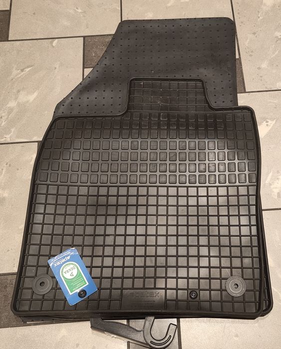 Skoda Enyaq nowe dedykowane dywaniki gumowe Petex