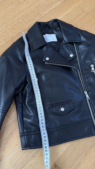 Шкірянка косуха шкіряна куртка Zara 122 см 6-7 років стан як новий