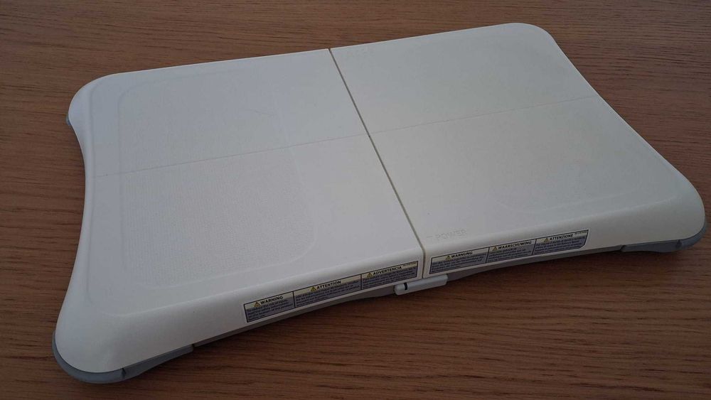 Pack Nintendo Wii Branca + Wii Balance Board + Jogos Wii Sports e Wii Fit