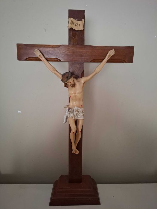 Crucifixo com Base - Madeira e Cerâmica ( Antigo )