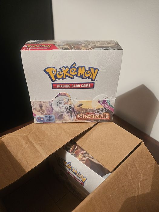 Booster box Paldea Evolved selada