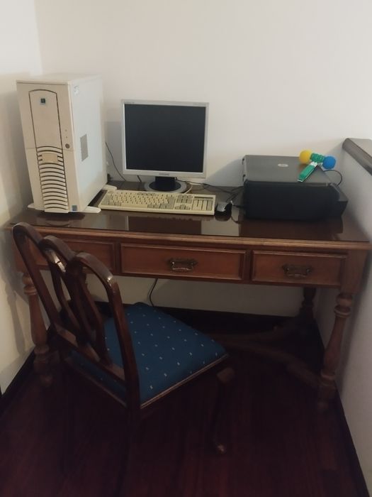 Secretaria Escritório madeira + vidro + cadeira