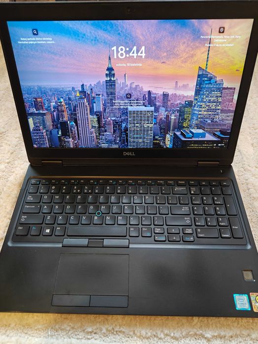 Laptop biznesowy Dell Latitude 5590 / Intel Core i5-8250U / 15,6" / 8 GB RAM / 256 GB SSD / Windows 11 Pro + ładowarka + zasilacz samochodowy