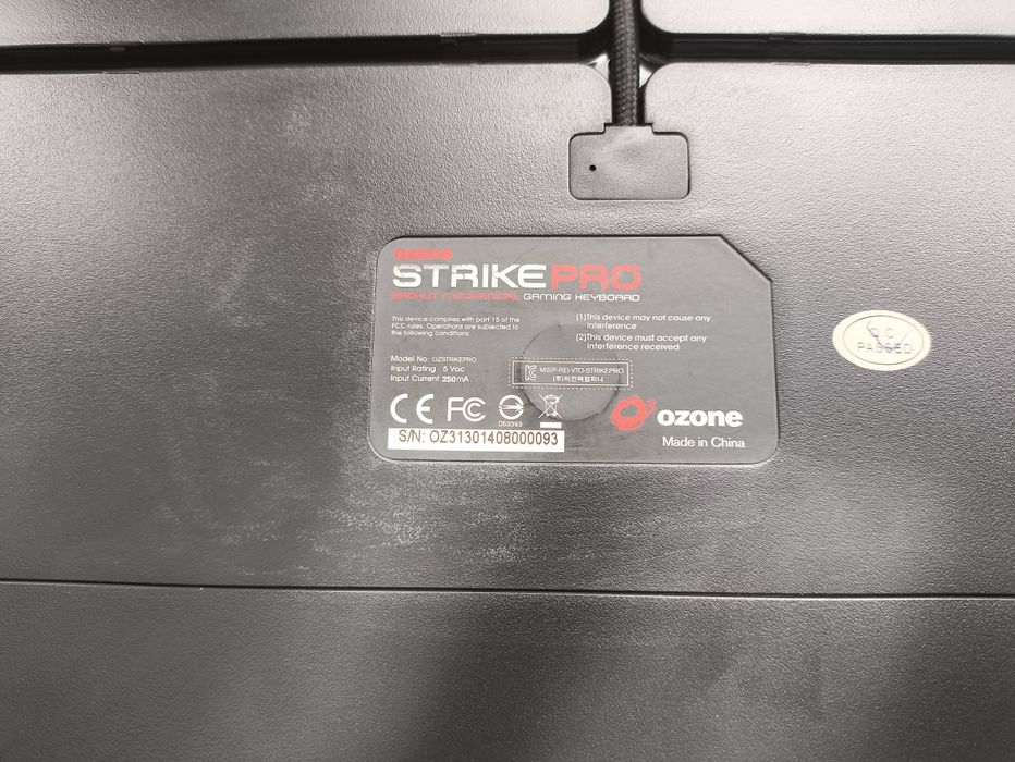Teclado mecânico OZONE STRIKEPRO