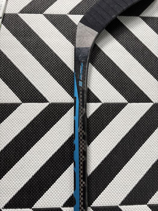 Kij hokejowy Bauer Nexus E5 Pro Intermediate Lewy gięcie P28 flex 55